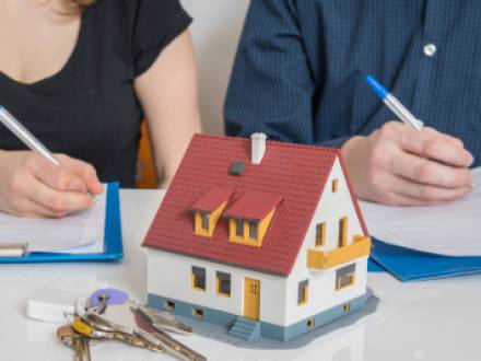 What Happens to the Family Home in an Illinois Divorce?