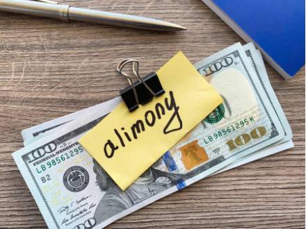Is Alimony Automatic in Illinois Divorces?